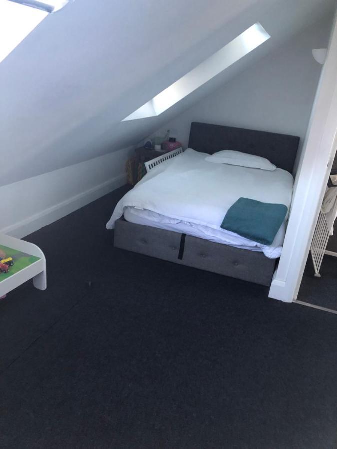 2 X Double Rooms In Cheam エクステリア 写真