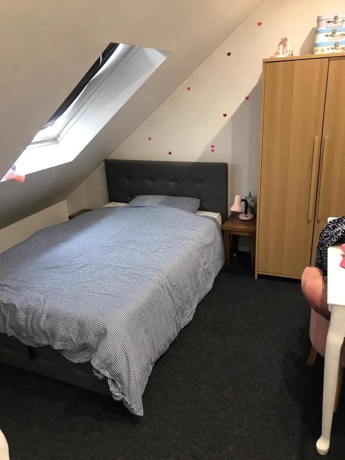 2 X Double Rooms In Cheam エクステリア 写真